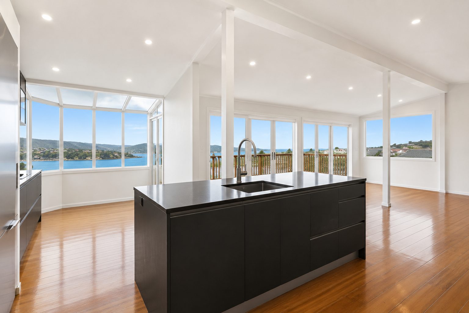 DREAM HOME & INCOME WITH STUNNING SEA VIEWS! — slide 2