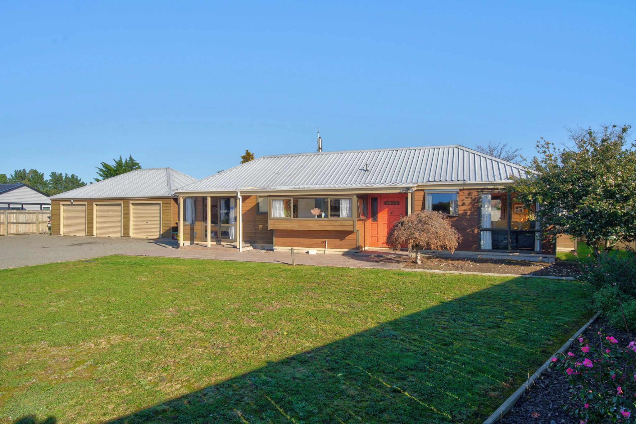 Exceptional Family Space and Triple Garaging!!! — slide 1