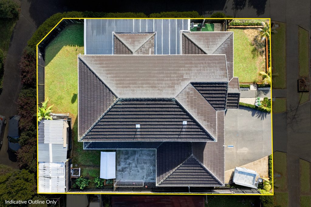 Spacious Abode with Triple Garaging — slide 40