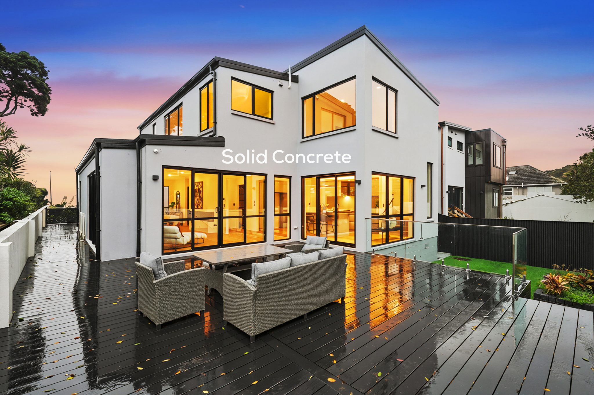 Luxury Coastal Living in Prestigious Macleans Zone — slide 2