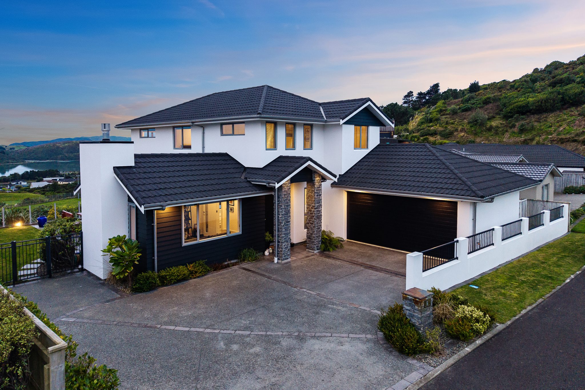 Your Dream Home with Breathtaking Water Views! — slide 1