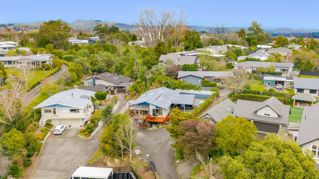 Owners Relocating | Don't Miss This Opportunity — slide 19