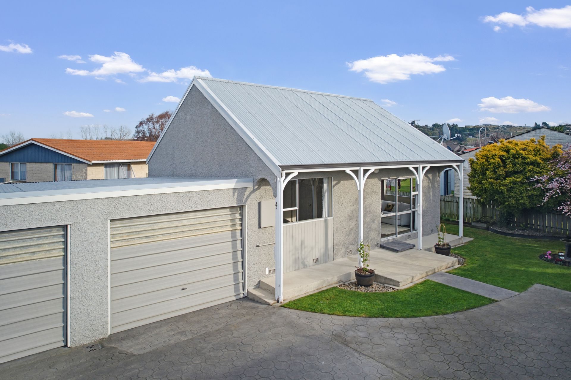 An Immaculate Oamaru Unit with Room to Breathe — slide 1