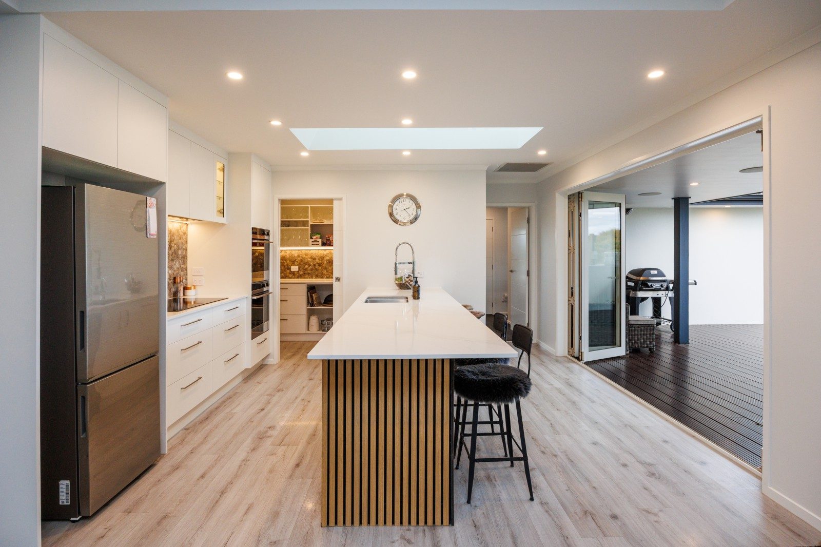 Immaculate modern living in prestigious Hartwell — slide 2
