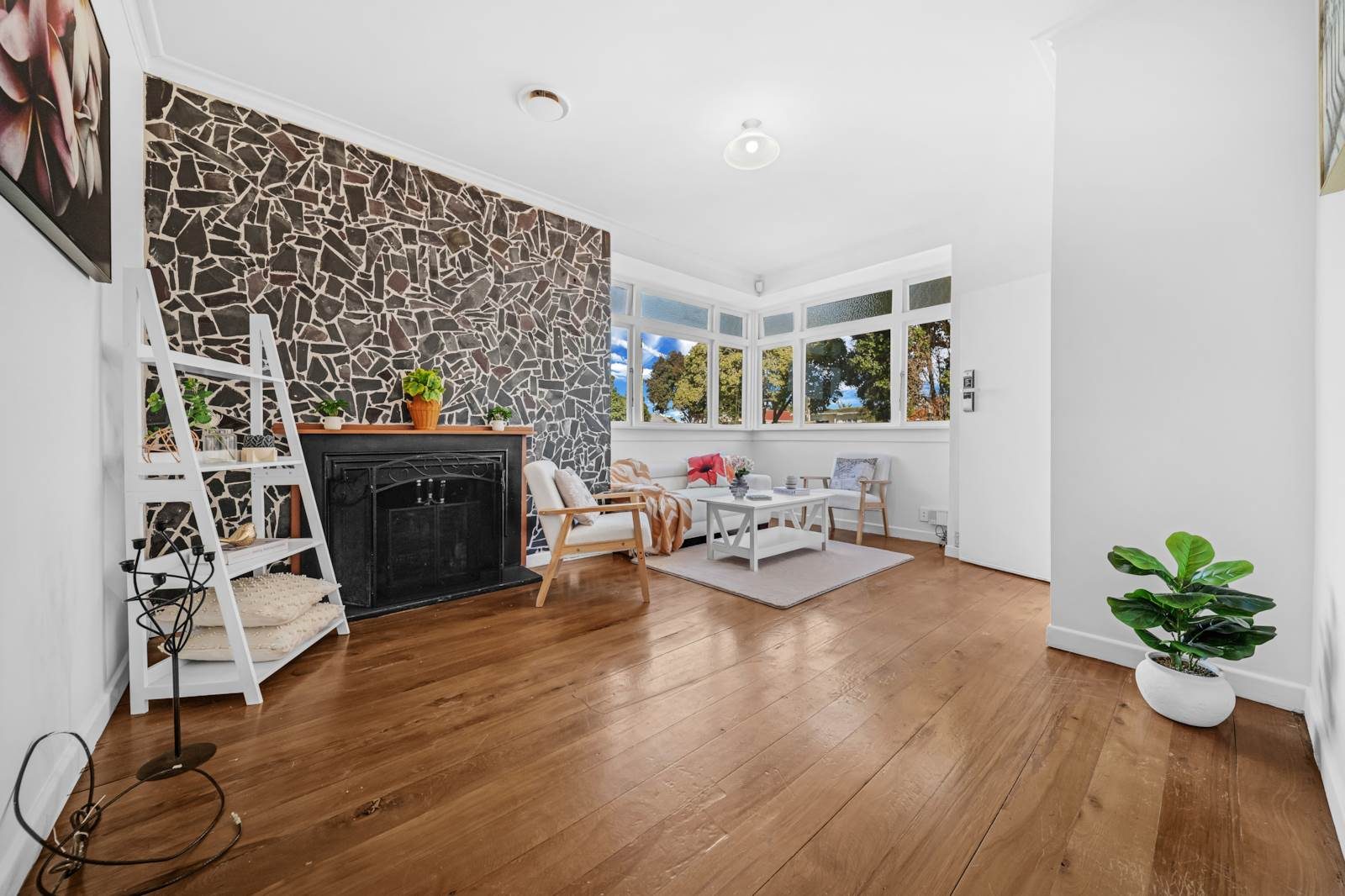 A Charming Standalone Home with a Spacious Kitchen — slide 39