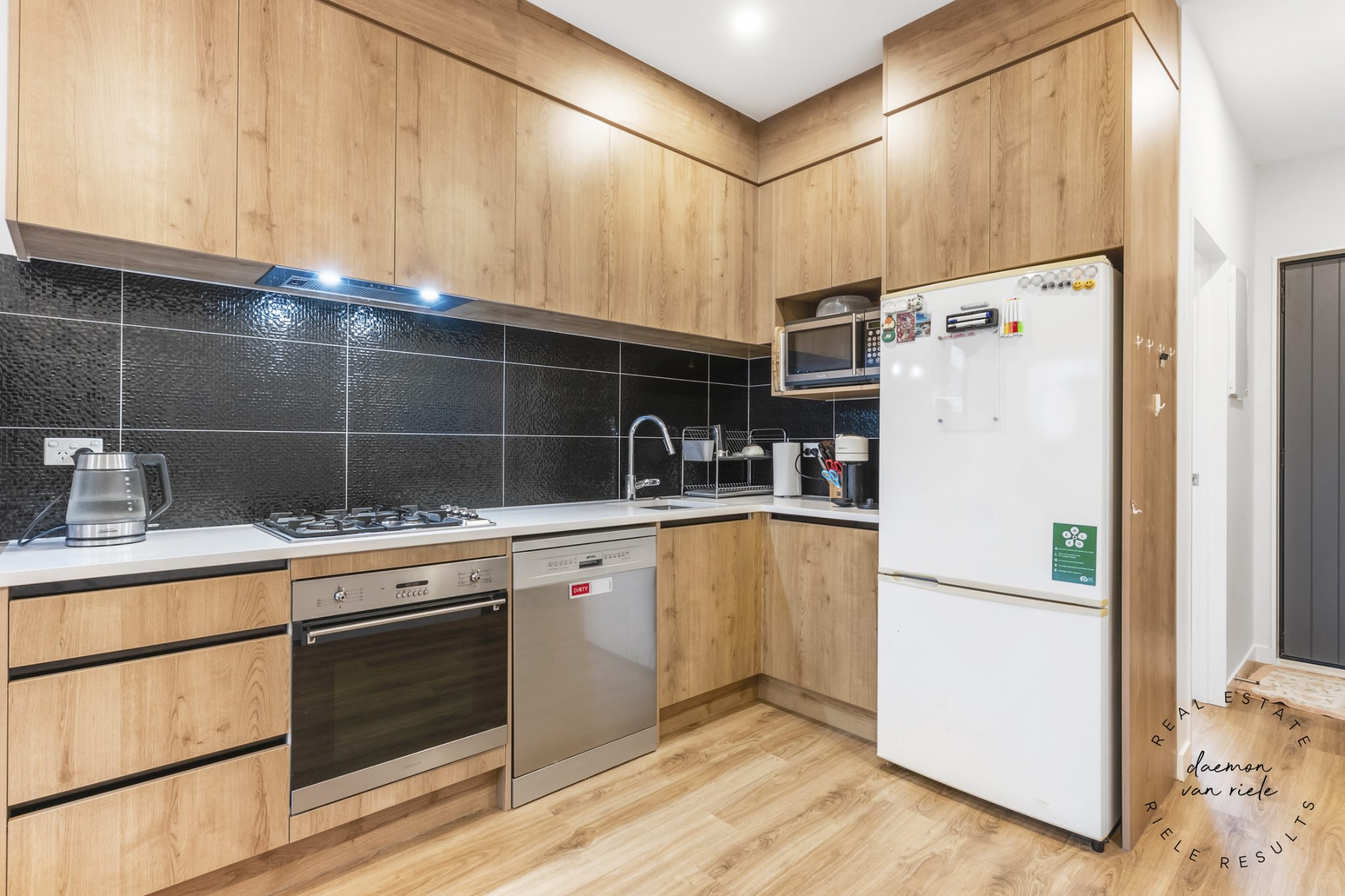 Owners Upsizing! 2 Bed + Office — slide 2