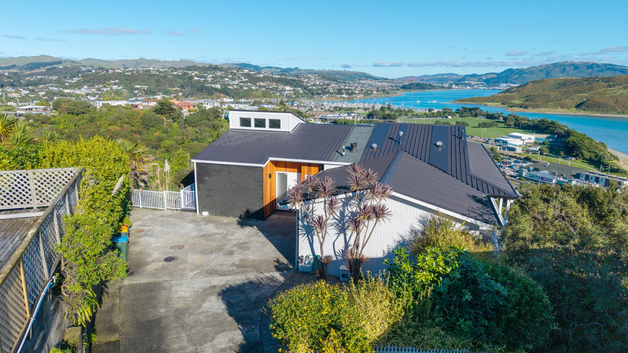 PANORAMIC LIVING, EVERYDAY ESCAPE — slide 27