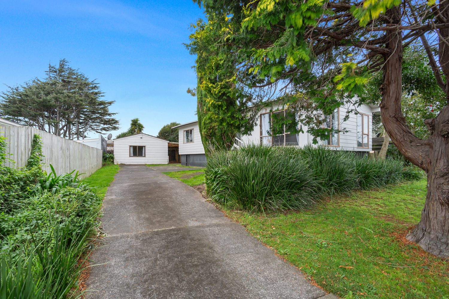 Renovators Jackpot on 609m2 Land — slide 1