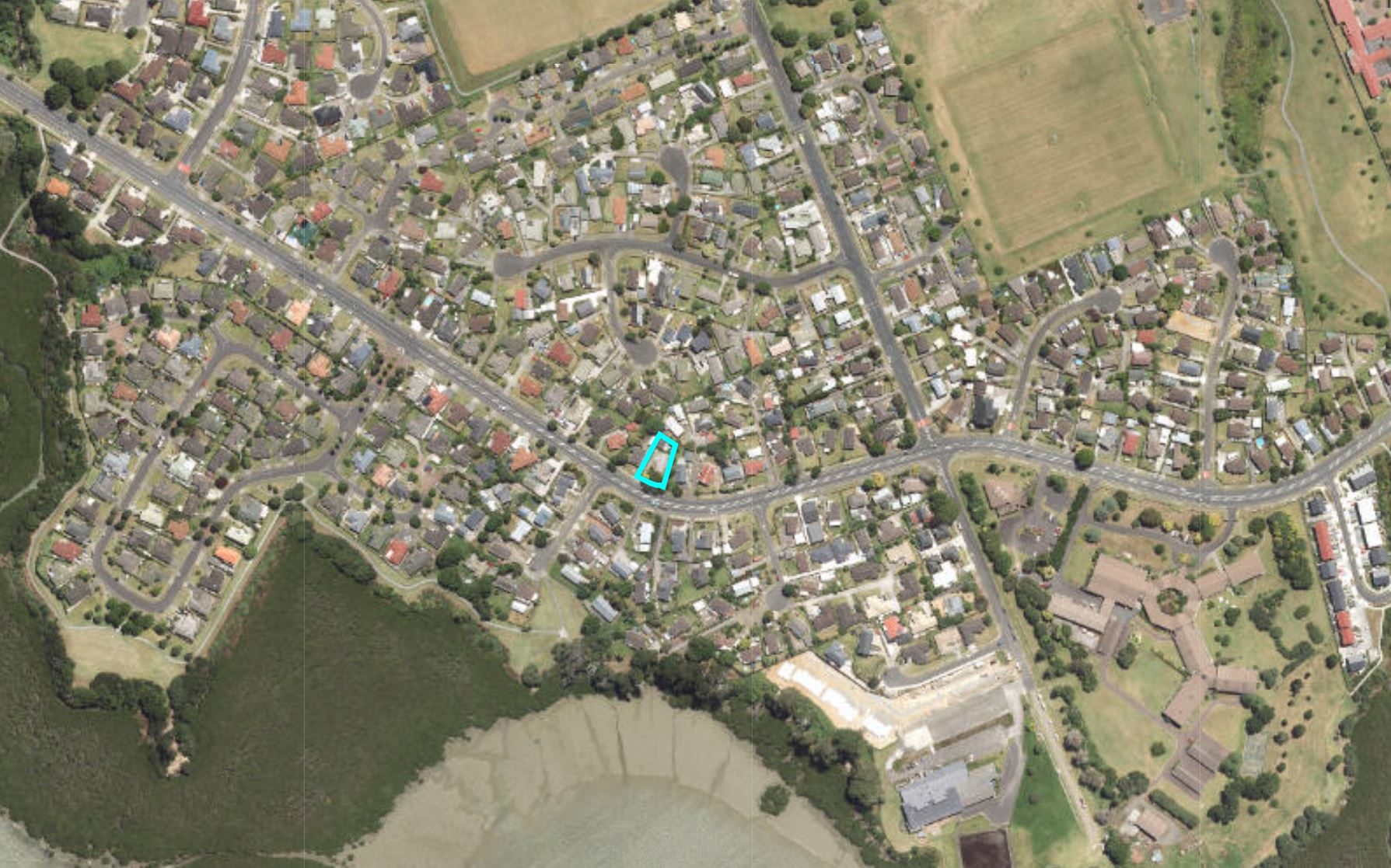 Renovators Jackpot on 609m2 Land — slide 15