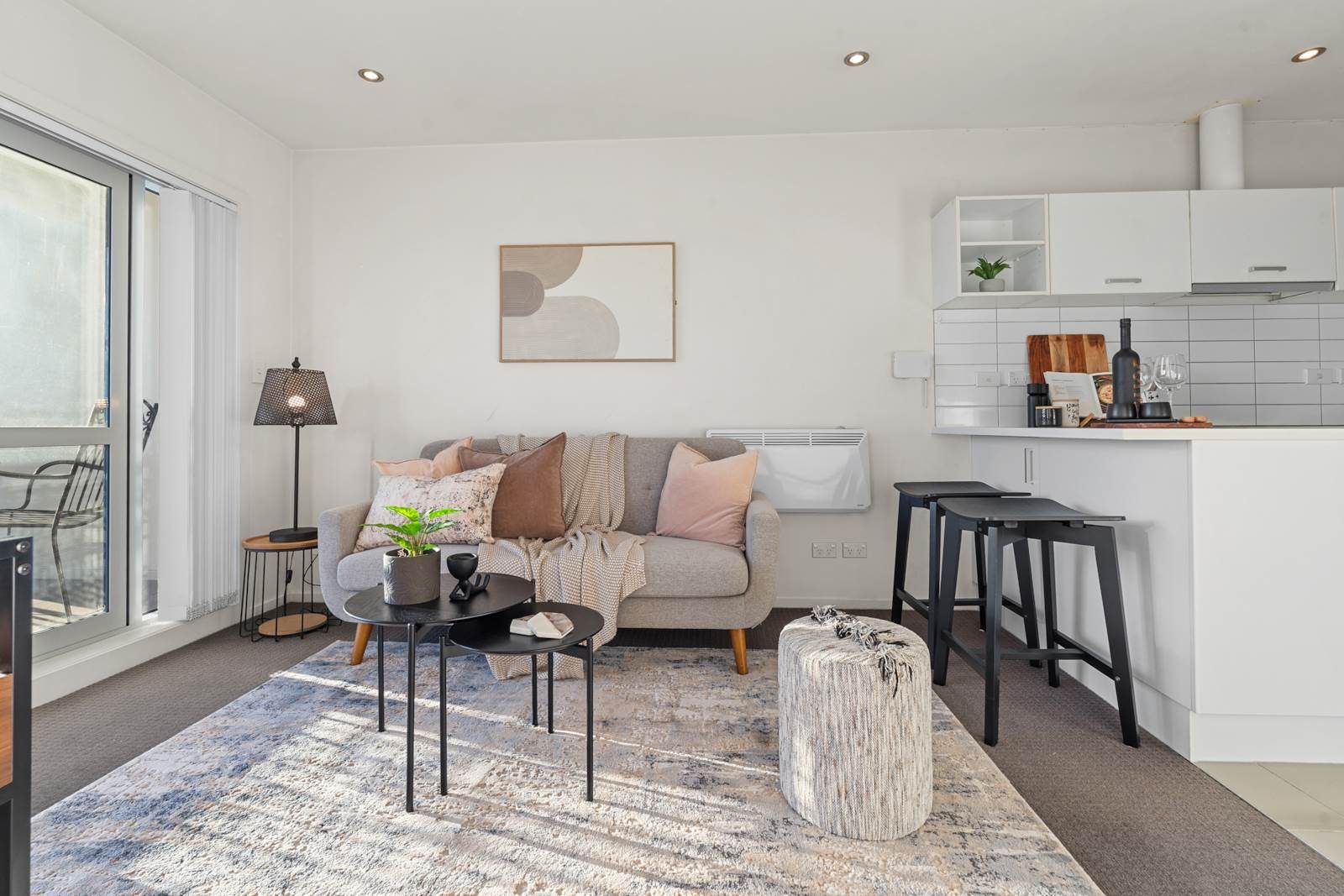 Must Sell! RANGI Zone & Walk to Mall — slide 2