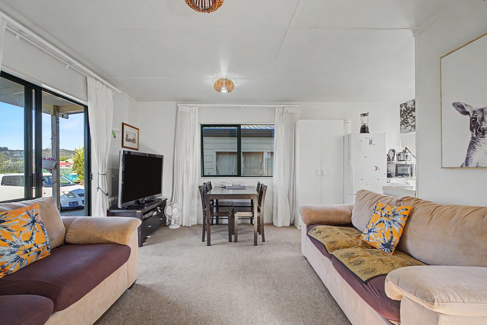 Vendor has bought! Entry level, central location — slide 2
