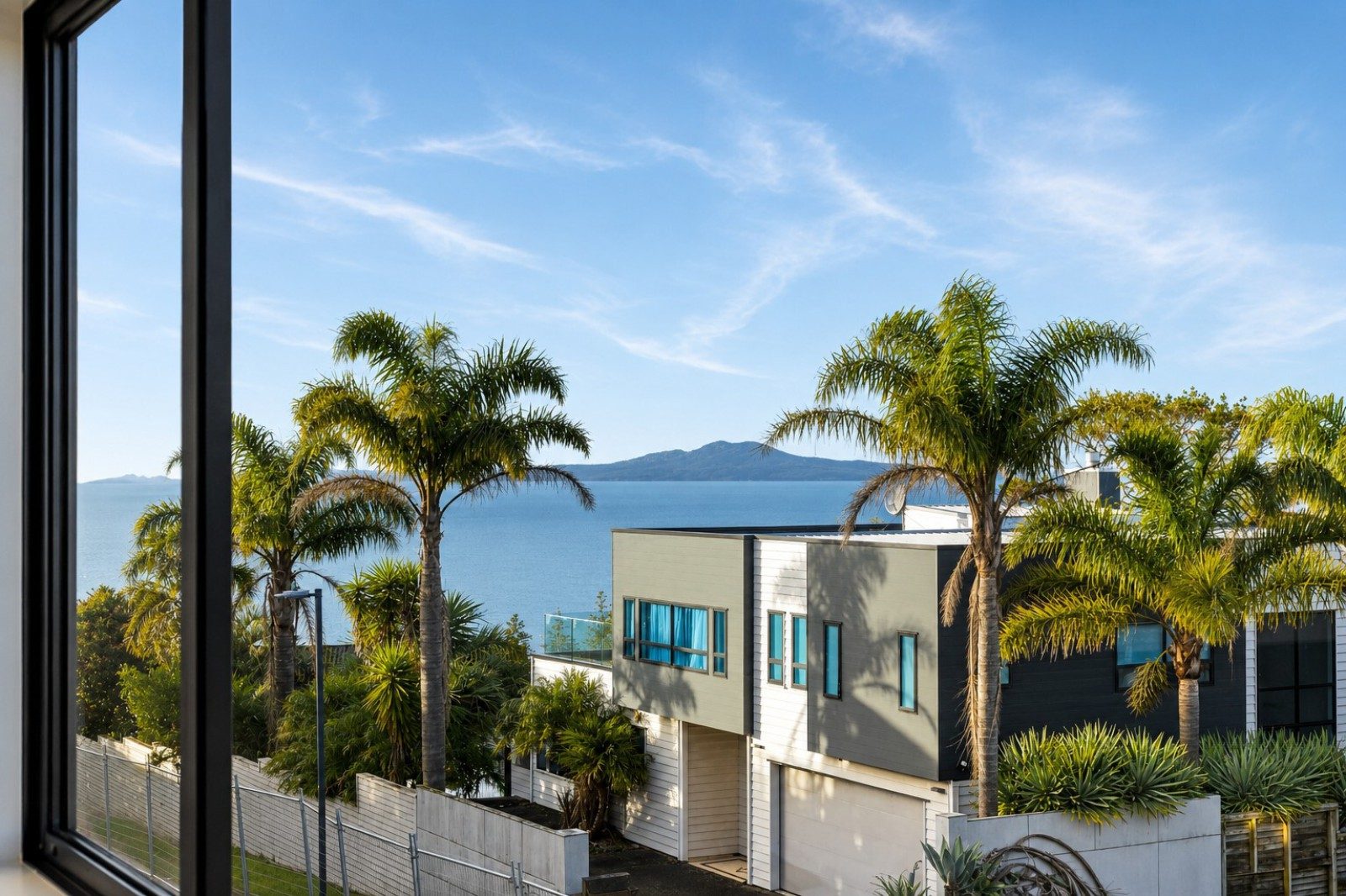 New Luxury Coastal Living –Exceptional... — slide 2