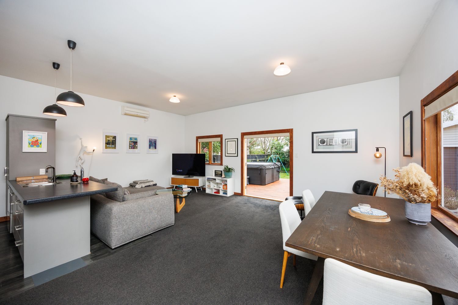 Flexible Living in a Prime Central Location — slide 2