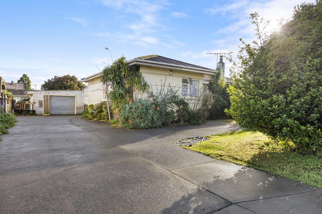 Trader's Dream on 1,012sqm! — slide 2