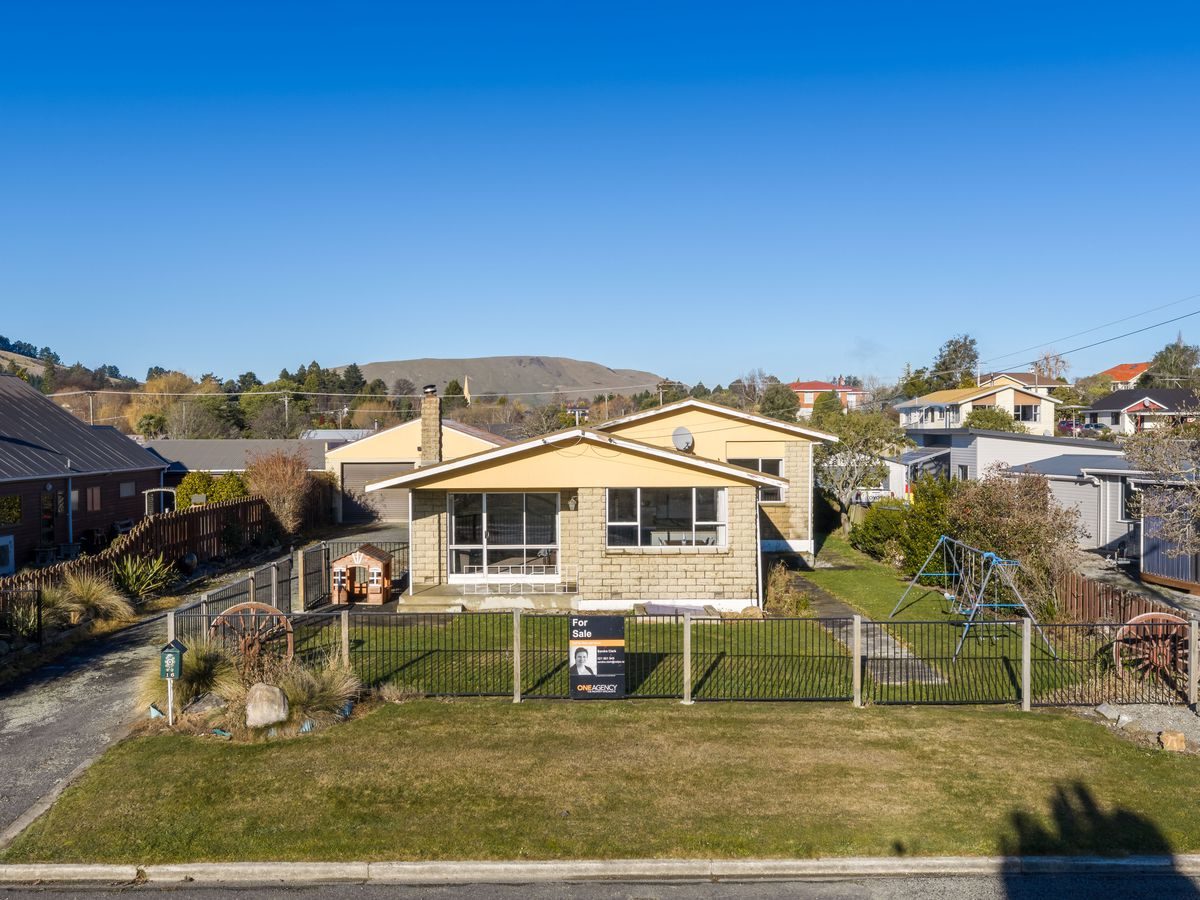 Family Home on 1012m2 Section — slide 1
