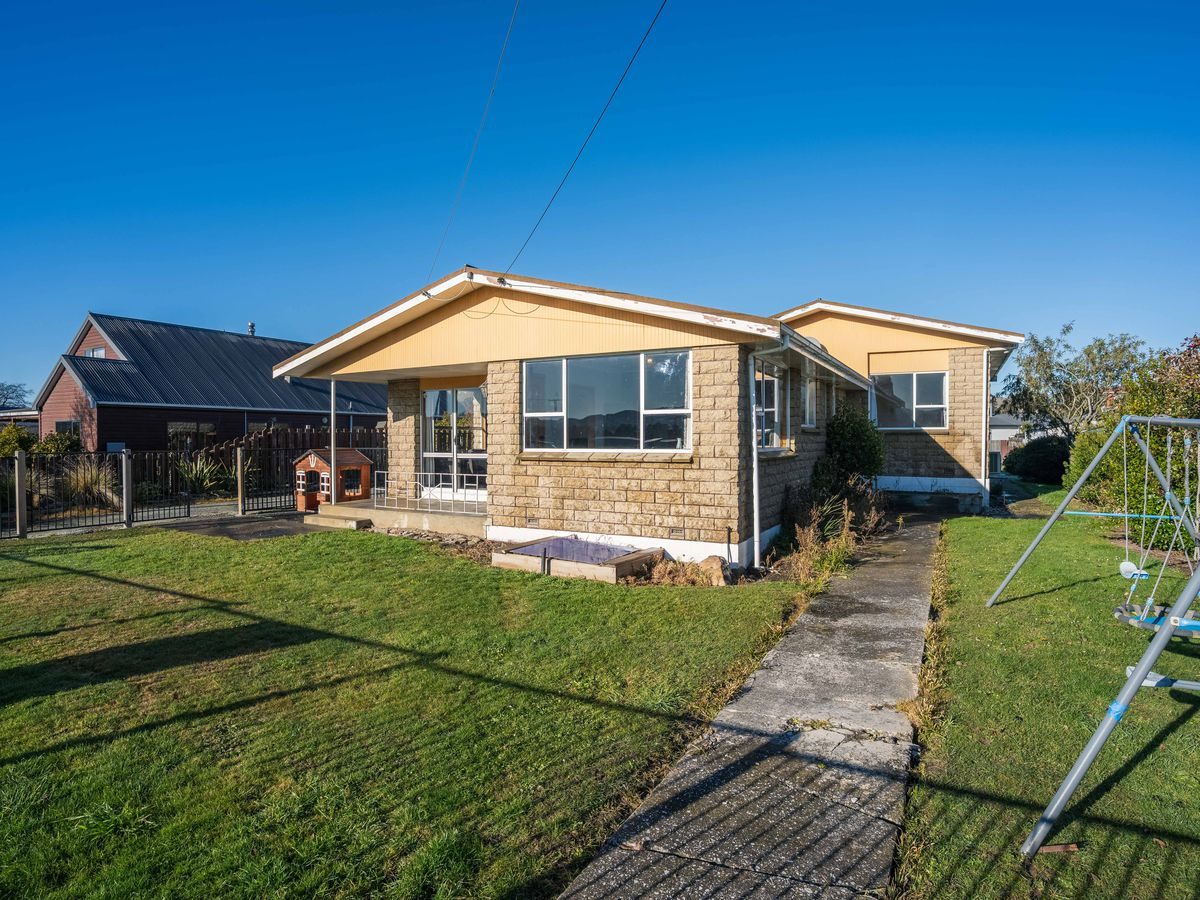 Family Home on 1012m2 Section — slide 32