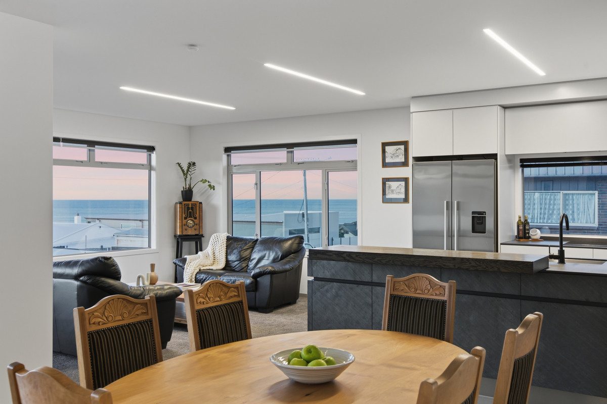 SEA VIEWS. CITY LIVING. EFFORTLESS LUXURY. — slide 2