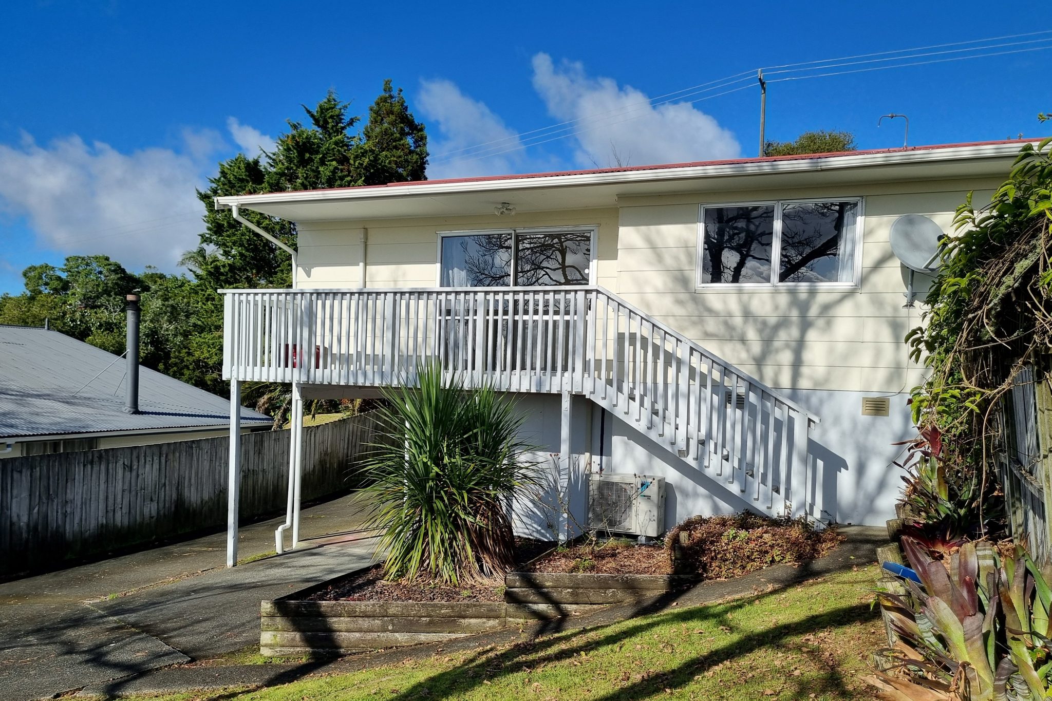 It's a steal! Live in or Rent out - you choose — slide 1