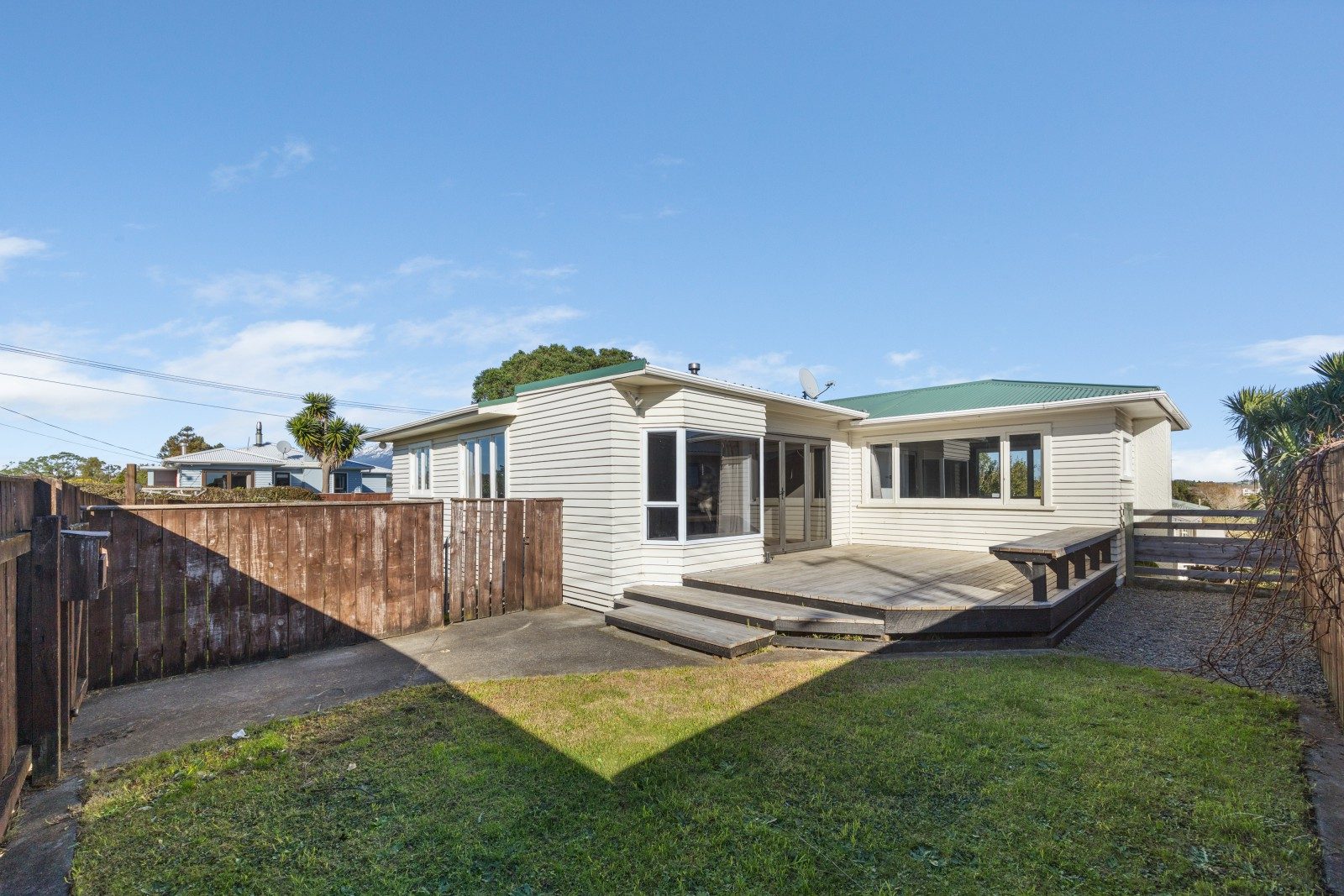 Family living with classic 1950s charm — slide 2