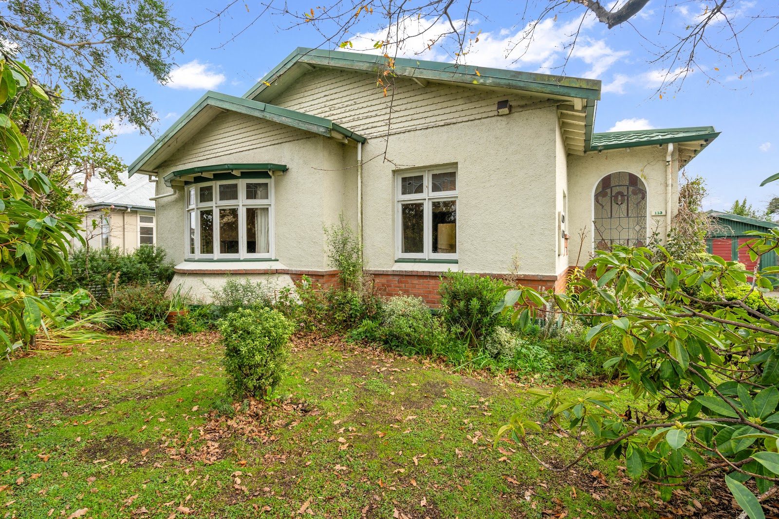 Two Bedroom/Two Living - Ornate Features! — slide 21