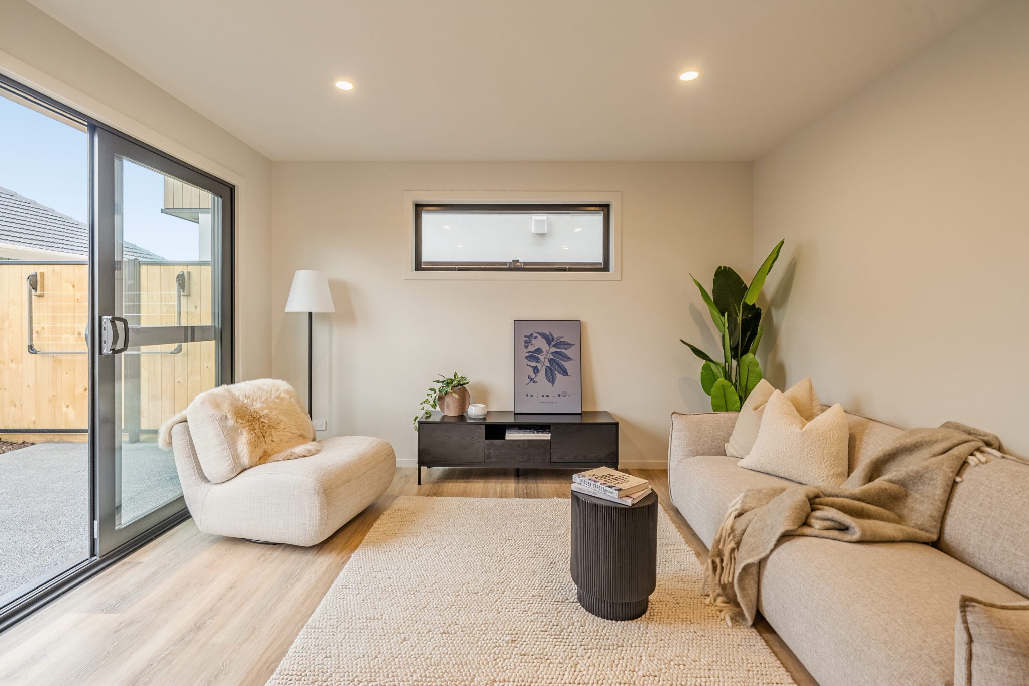 Attention First Home Buyers! Move in ready. — slide 2