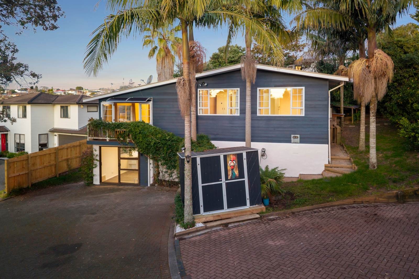 Home with a Flat and a Triple Garage — slide 2