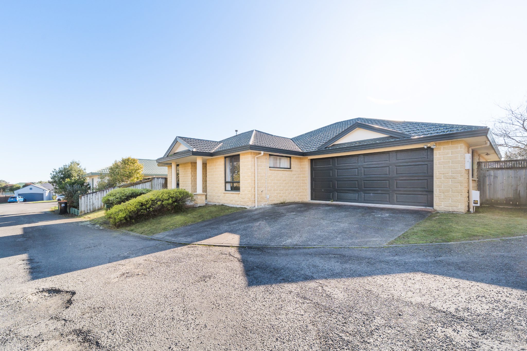 Brick Do-Up Backing Onto Reserve! — slide 18