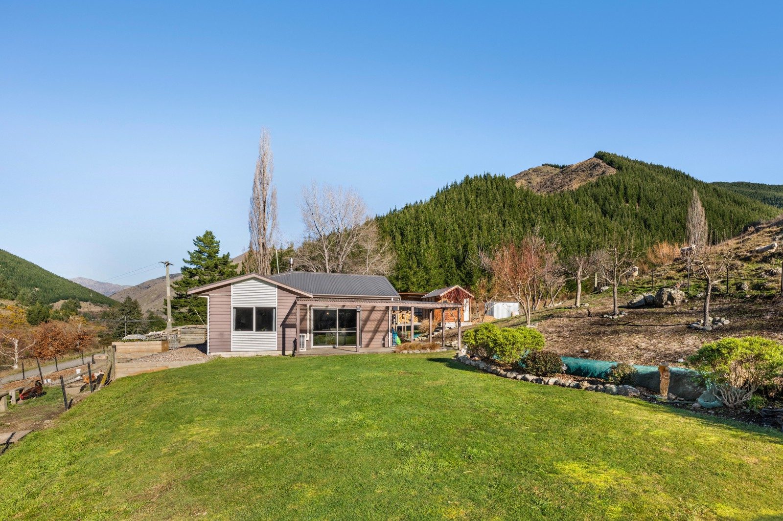 Space, seclusion and spectacular valley views — slide 2