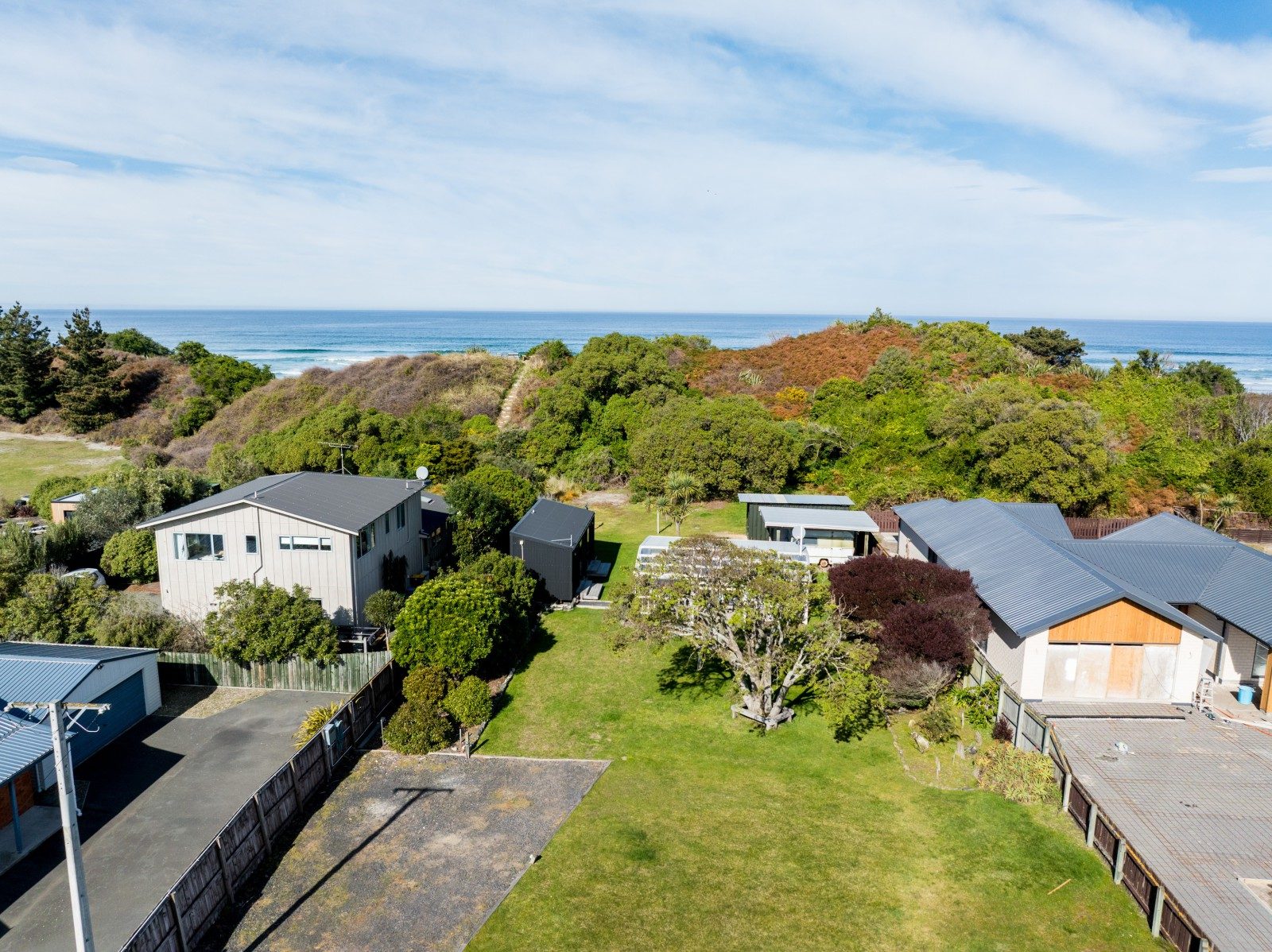 Beachfront bliss - authentic Kiwi crib escape — slide 50