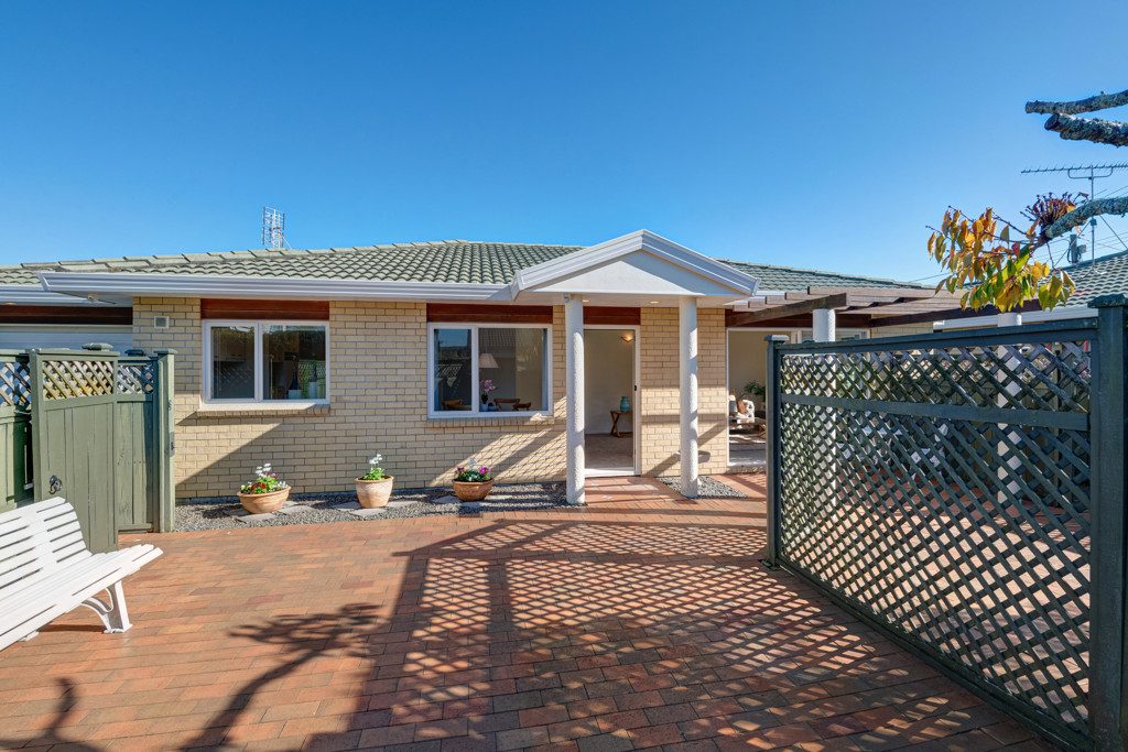 Your New Lifestyle In the Heart Of Orewa — slide 2