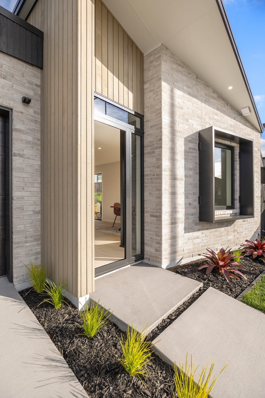 A HOME THAT HAS IT ALL | Ready to Move In — slide 2