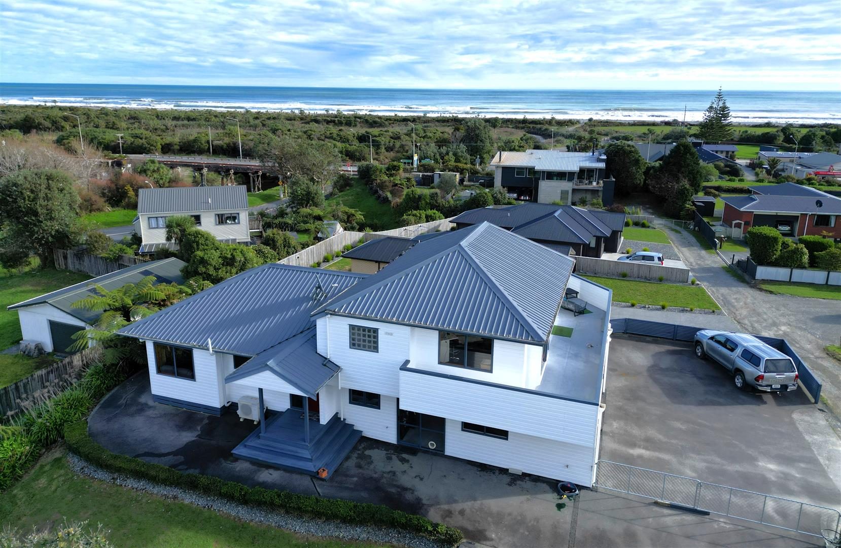EXCEPTIONAL VIEWS, EXCEPTIONAL LOCATION — slide 27