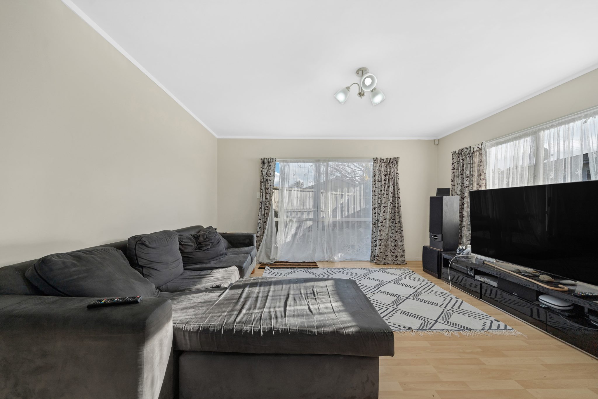 #GAMEDAY - CHEAPEST 4 BED IN PAPAKURA! — slide 21