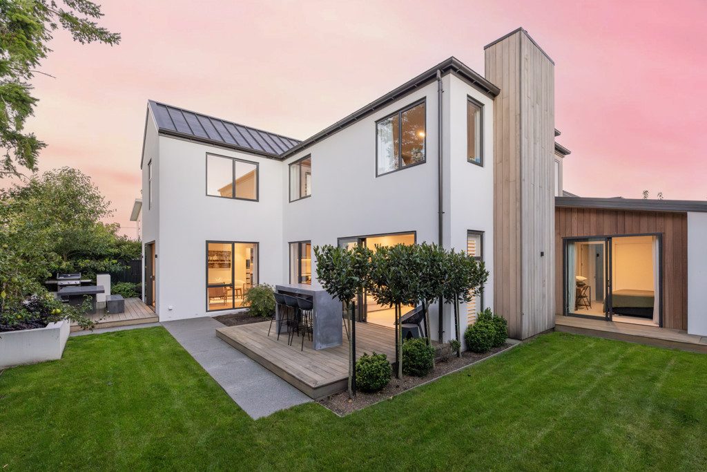 Luxury Family Living, Prime Location — slide 19