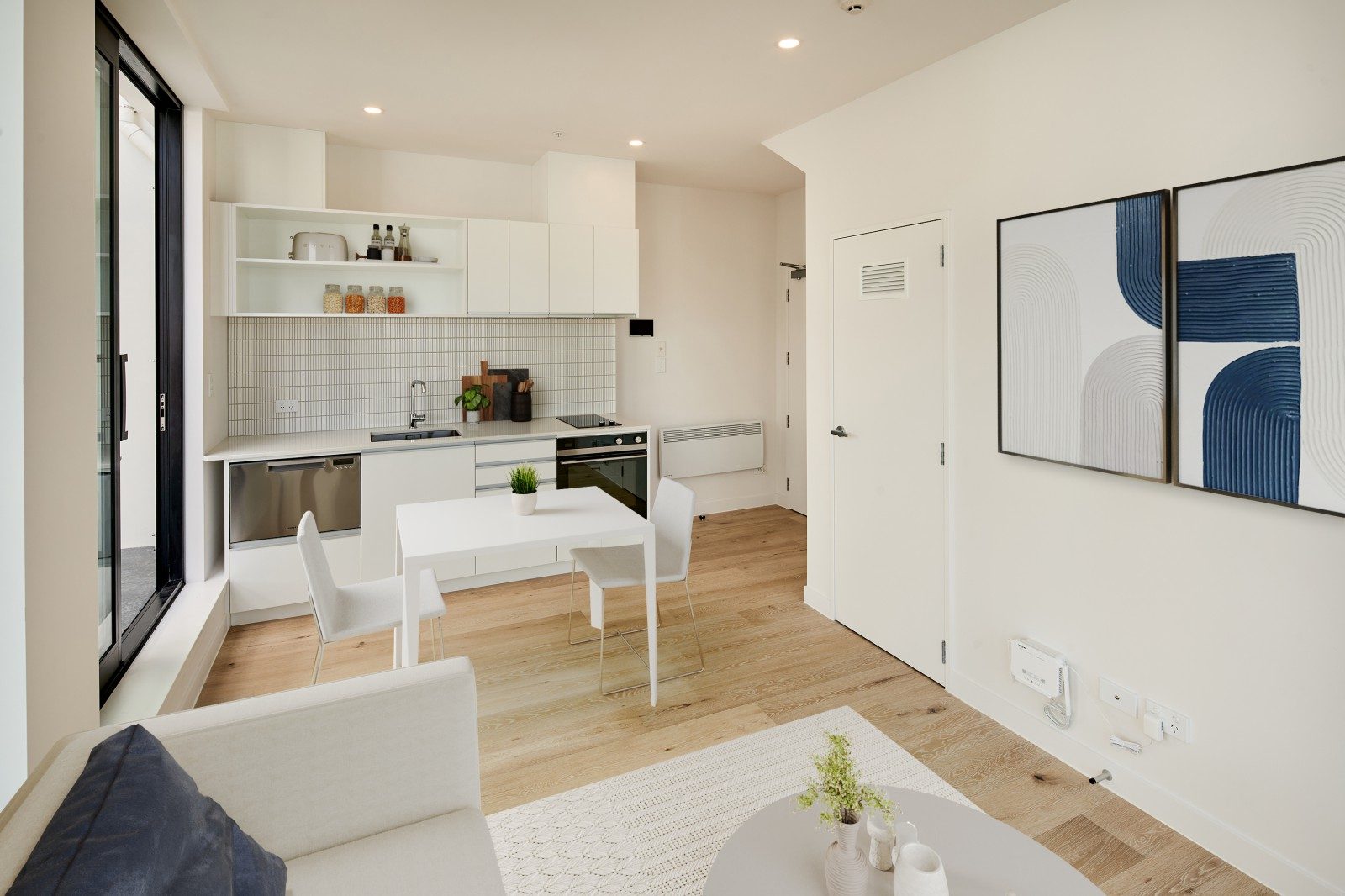 Corner Penthouse with Harbour Views — slide 2