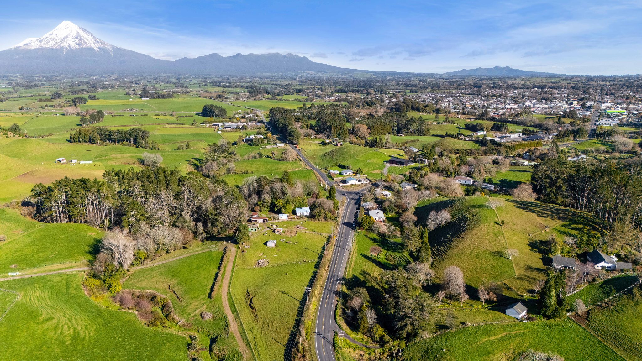 COUNTRY LIVING MINUTES FROM INGLEWOOD — slide 2