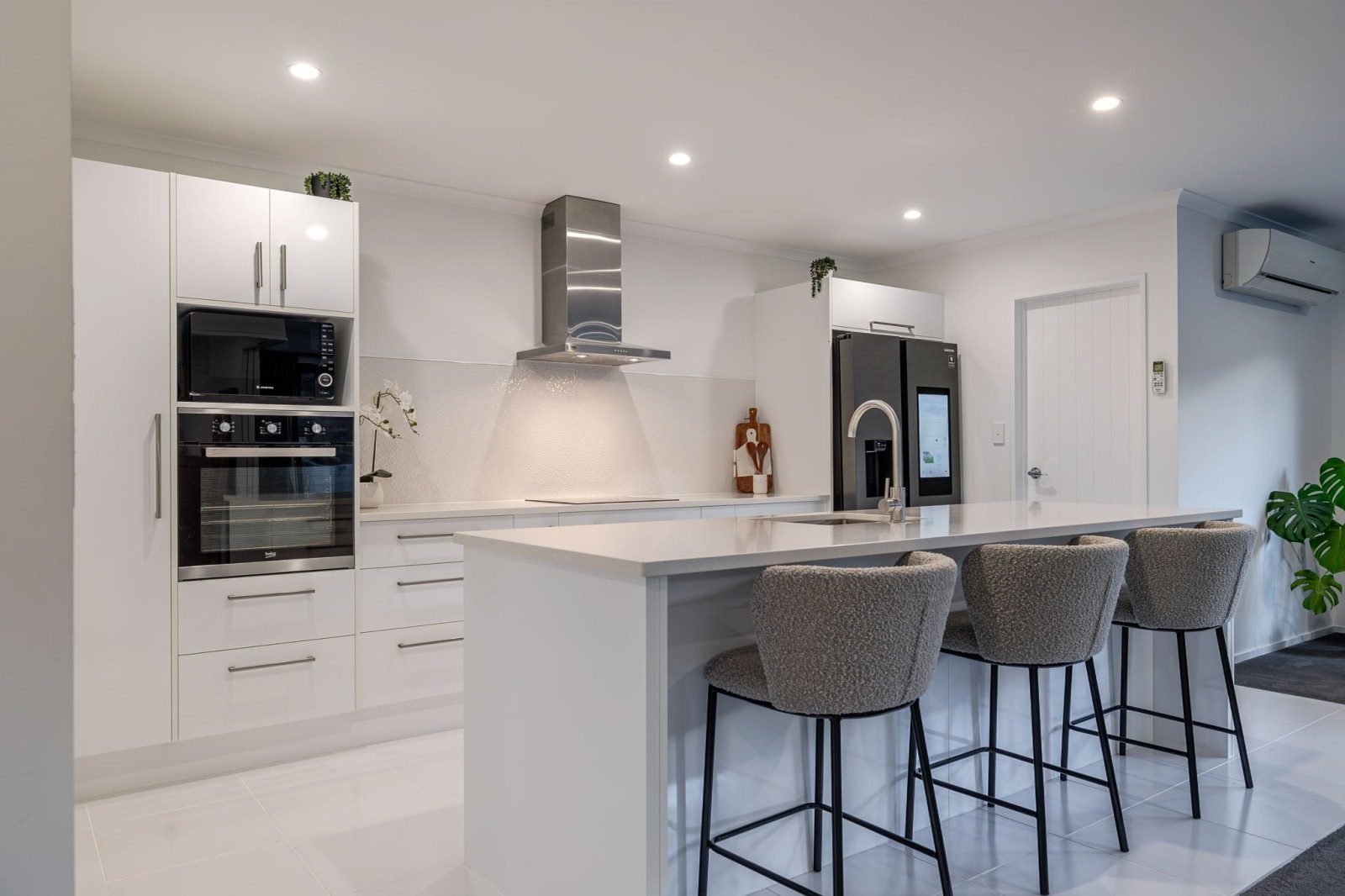 THE FAMILY HOME THAT HAS IT ALL — slide 2