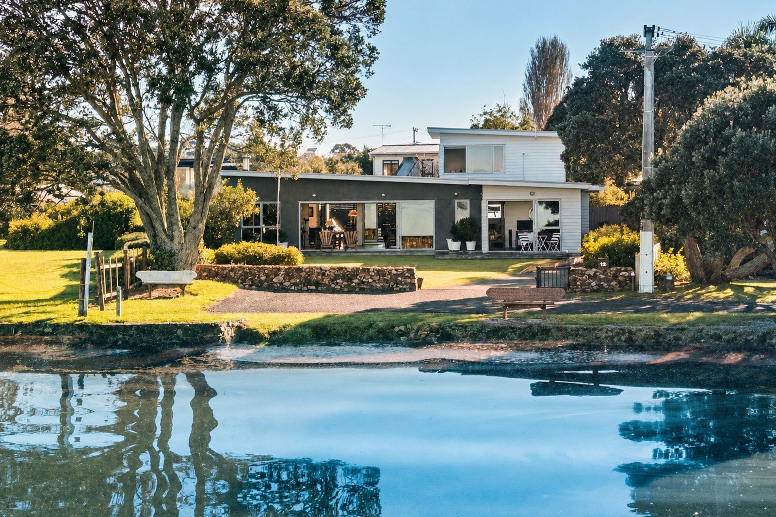 Exceptional Waiheke Waterfront Living. — slide 1