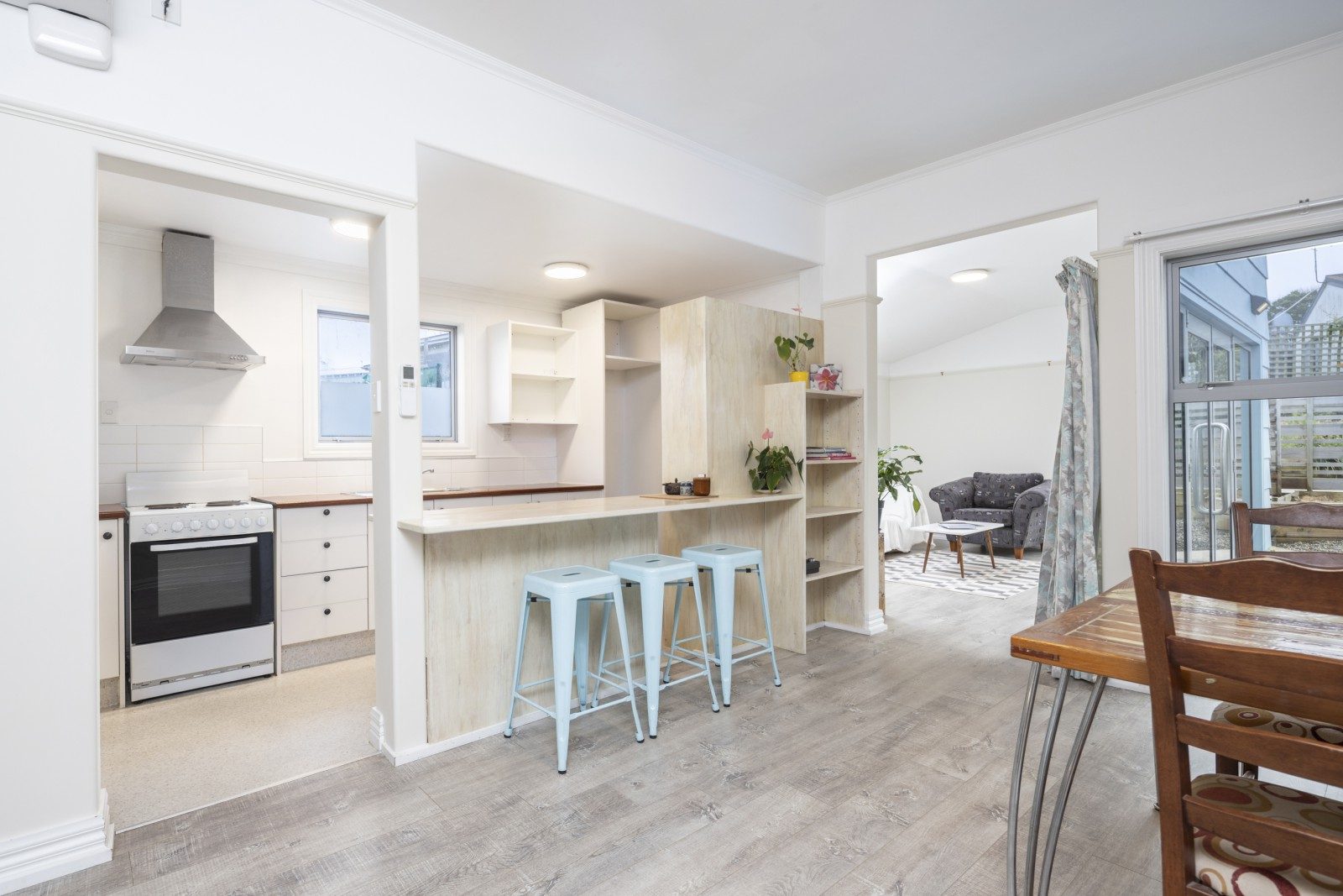Mornington charm, modern ease — slide 1