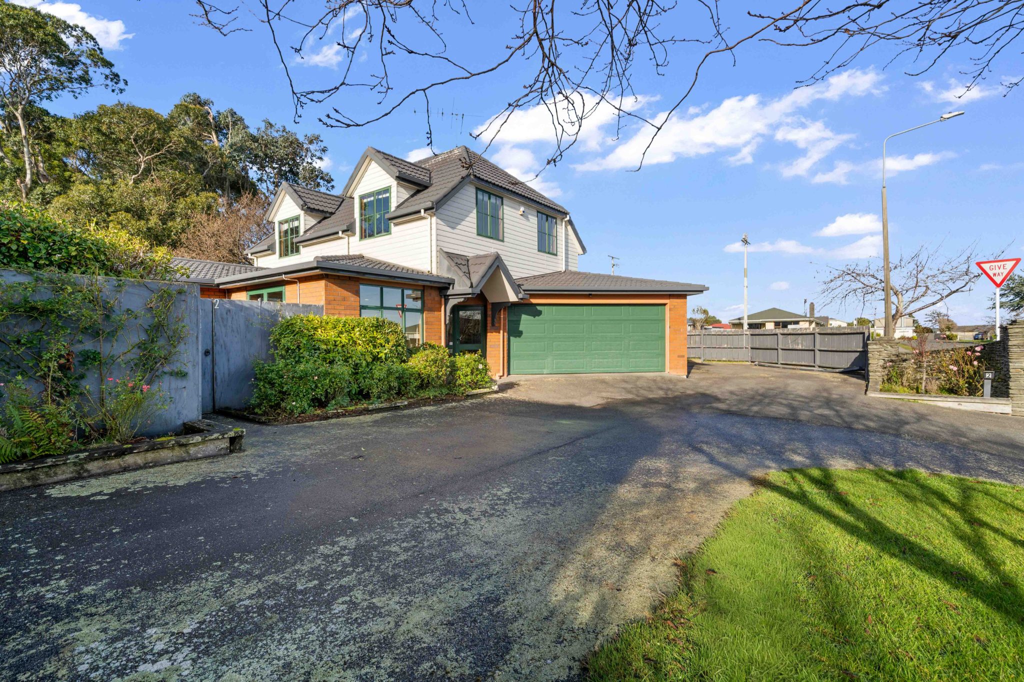 Spacious Family Living In Prime Waikiwi Location — slide 29