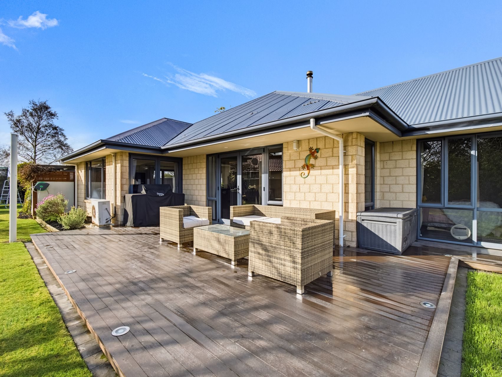 Fabulous Family Living in a Superb Location! — slide 2