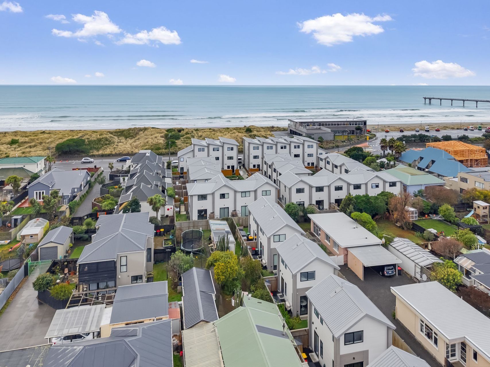 Sleek Coastal Living on Marine Parade — slide 2