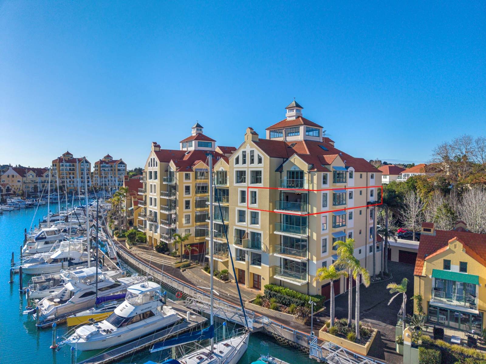 Single Level, Waterfront, World Class Views — slide 2