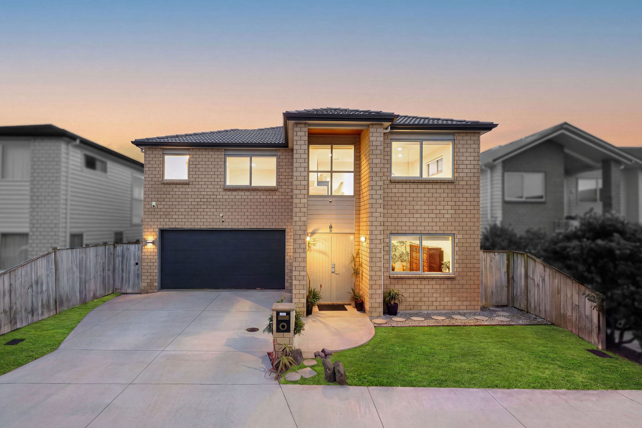 Solid Brick Luxury - Walk to Ormiston Schools — slide 1