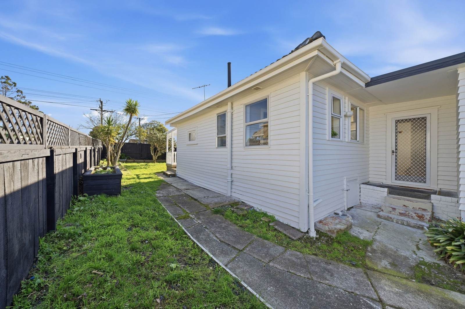 Fully Renovated Family Home – Motivated Vendor! — slide 2