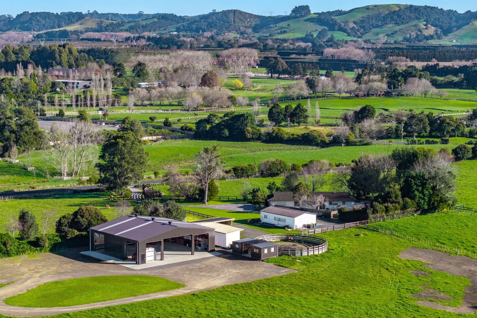 Premium Lifestyle with Impressive High-Span Shed — slide 1