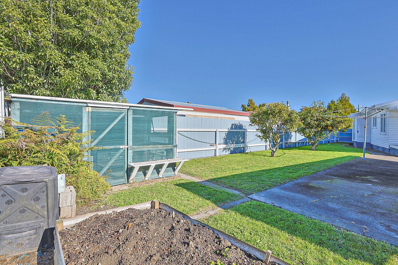A fully renovated, warm and dry 1960’s gem — slide 21