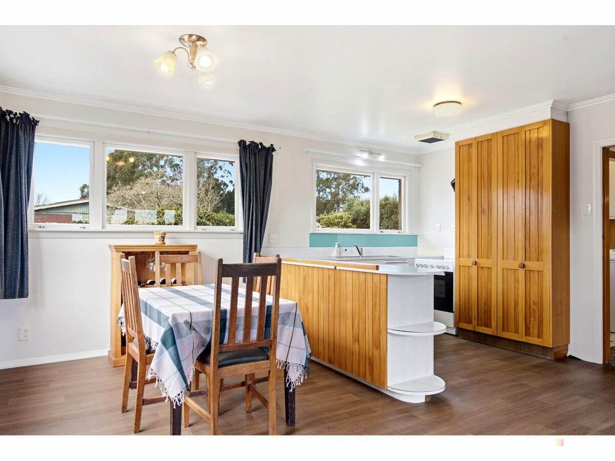 Live the lifestyle on Acacia Drive — slide 2