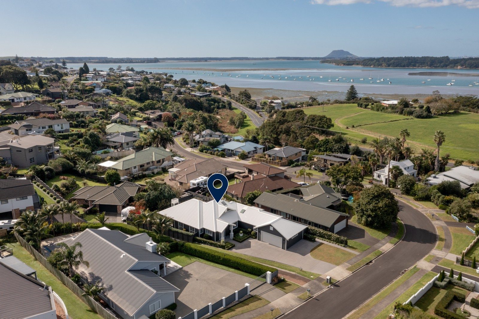 Modern Omokoroa Living – Walk to Shops & Cafés — slide 1
