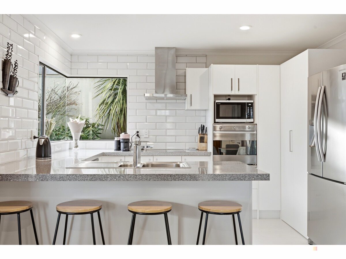 Modern townhouse in Lachlan Place! — slide 2